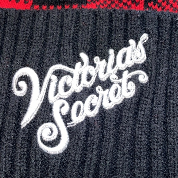 Victoria’s Secret Jacquard Pom Pom Beanie New and New in Package - Picture 2 of 5